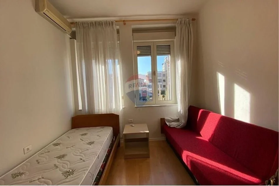 Tirane, jepet me qera apartament 1+1 Kati 2, 55 m² 550 € (Qendër)