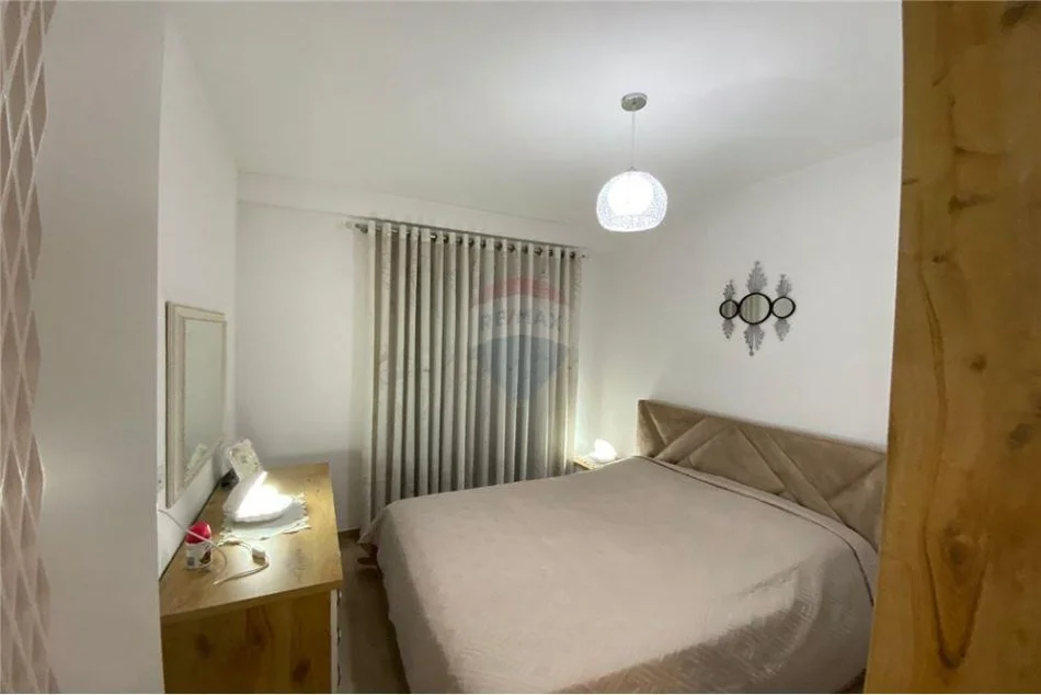 Tirane, jepet me qera apartament 2+1 , 75 m² 650 € (21 Dhjetori)