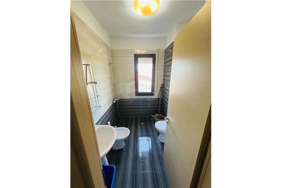 Tirane, jepet me qera apartament 2+1+Ballkon , 102 m² 600 € (Kopshti Botanik - Kopshti Botanik, Shqipëri)