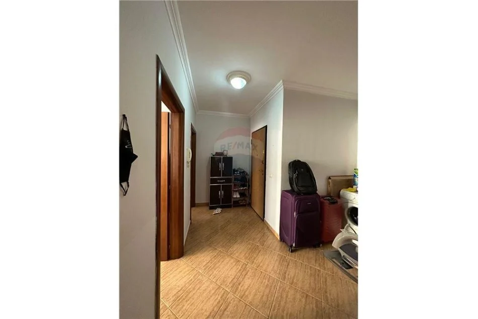 Tirane, jepet me qera apartament 2+1 , 100 m² 700 € (Rruga Skender Luarasi - Komuna e Parisit, Shqipëri)