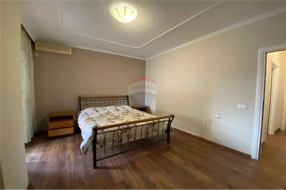 Tirane, jepet me qera 2+1+Ballkon Kati 10, 96 m² 1.300 € (Bllok - Libri Universitar, Shqipëri)