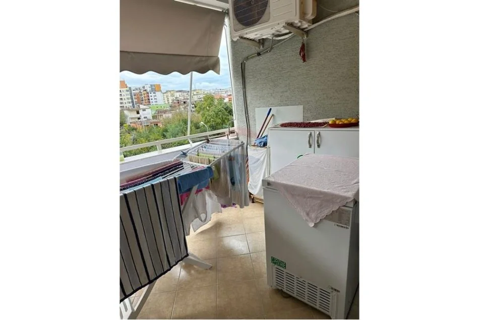 Tirane, jepet me qera apartament 2+1 , 600 € (Astir)