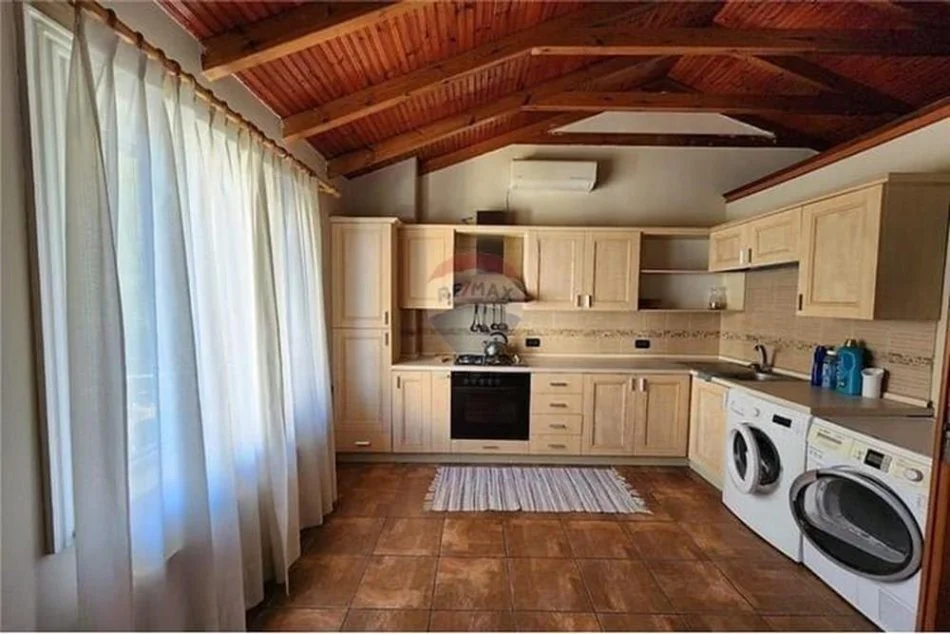 Tirane, jepet me qera apartament , 1.200 € (Vilat Amerikane)