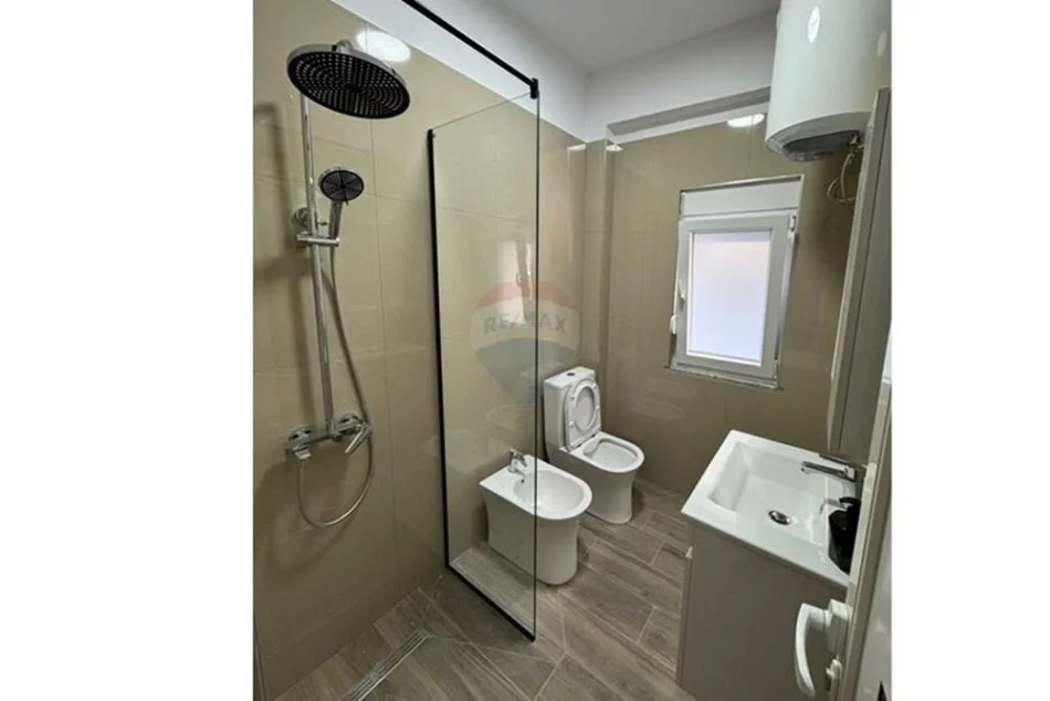 Tirane, jepet me qera apartament 2+1 , 500 € (Astir)