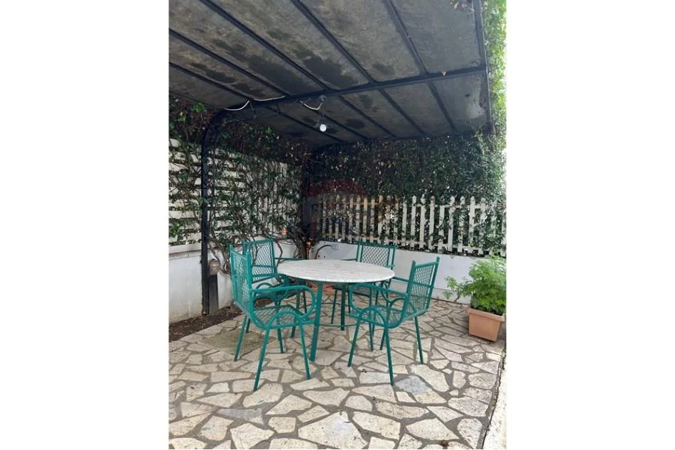 Tirane, jepet me qera Vile , 1.800 € (prane Teg)