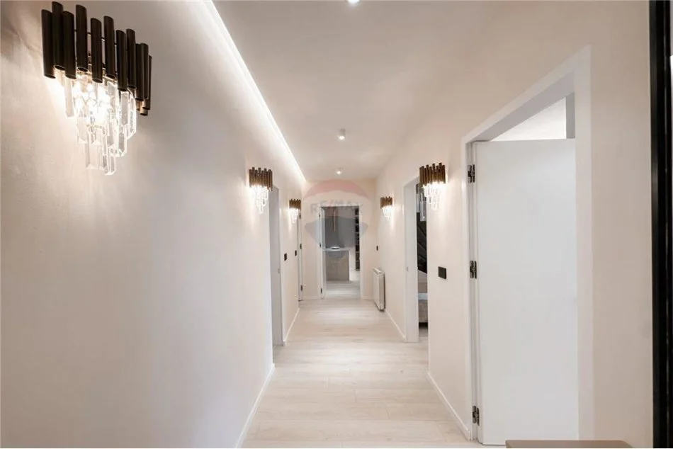 Tirane, jepet me qera apartament 2+1 , 2.000 € (Margarita Tutulani)