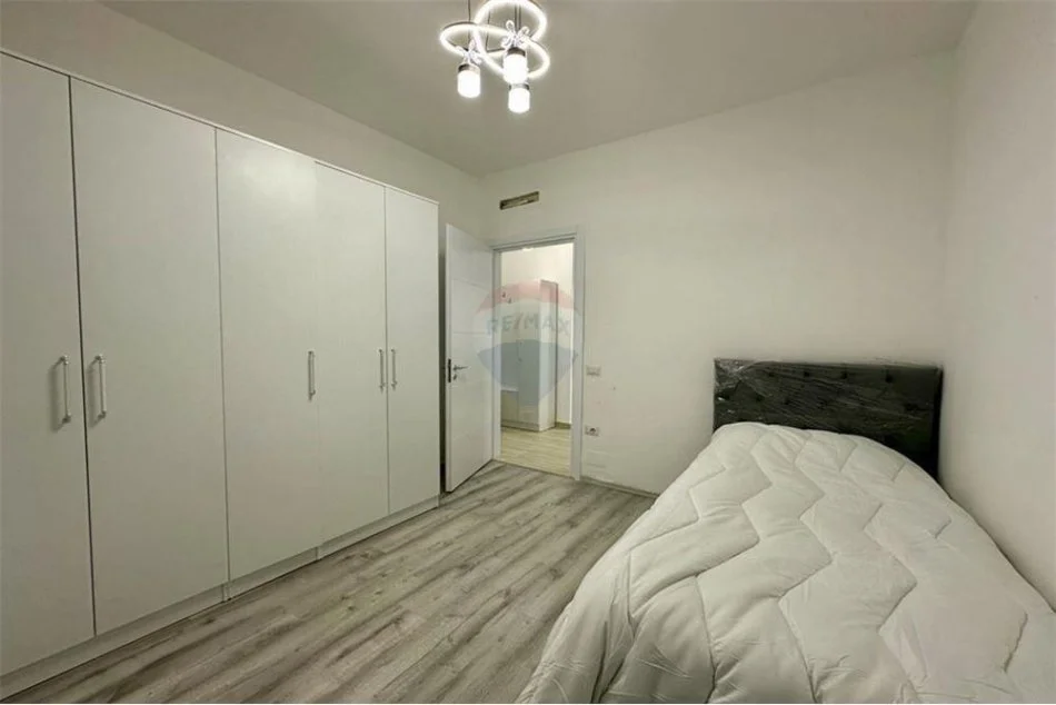 Tirane, jepet me qera apartament 2+1+Ballkon Kati 4, 105 m² 600 € (Fusha e Aviacionit)