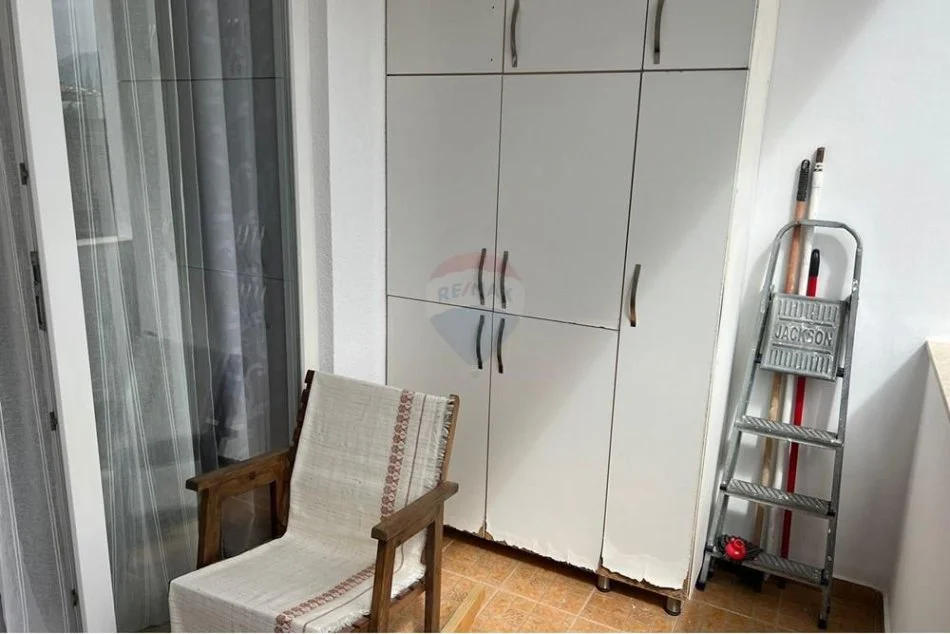 Tirane, jepet me qera apartament 2+1 , 500 € (Ali Demi)
