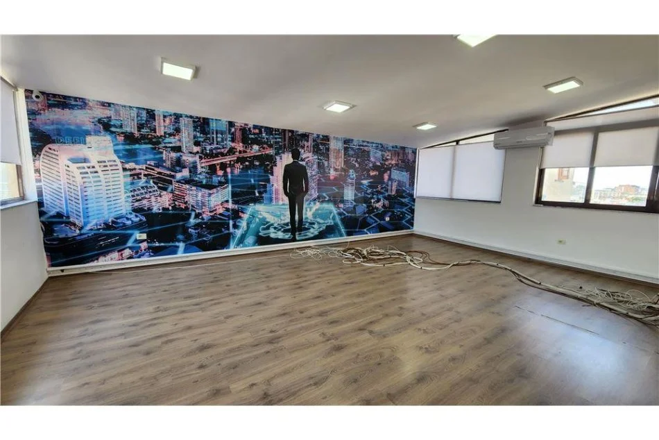 Tirane, jepet me qera ambjent biznesi Kati 8, 340 m² 3.400 € (Bllok, Rruga Ismail Qemali)