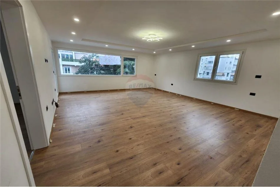 Tirane, jepet me qera apartament 3+1 Kati 2, 140 m² 850 € (Rruga Pjeter Budi)