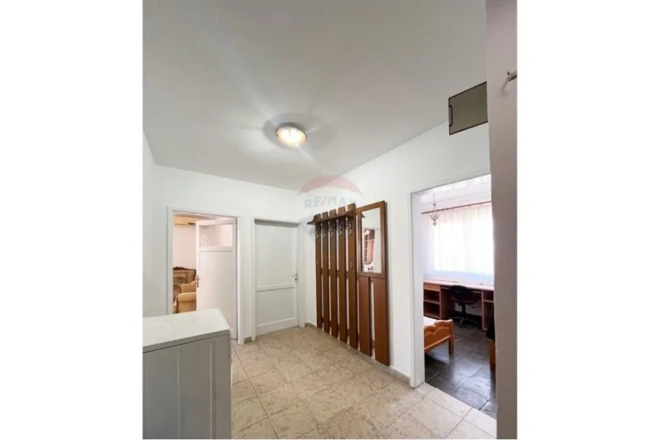 Tirane, jepet me qera apartament 3+1 Kati 5, 83 m² 4.550 € (Apartament 3+1 per qira prane Gjimnazit Partizani)