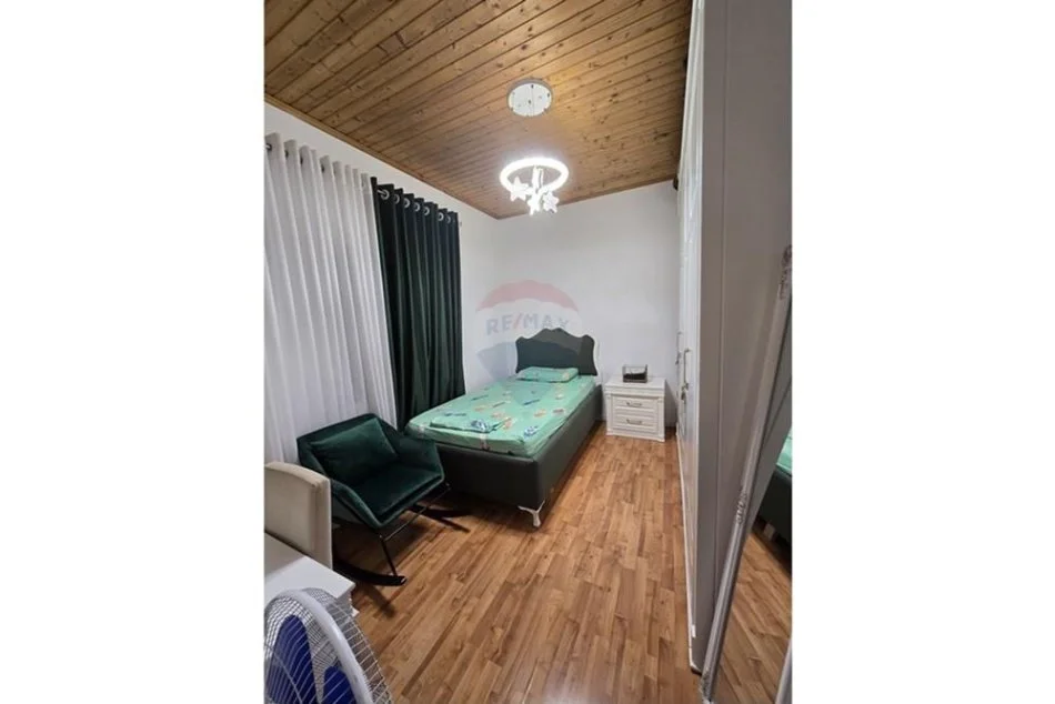 Tirane, jepet me qera Vile , 550 € (Yzberisht)