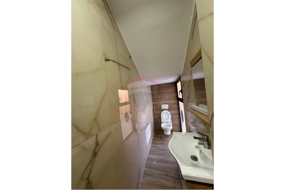 Tirane, jepet me qera apartament 1+1 , 400 € (Sauk)