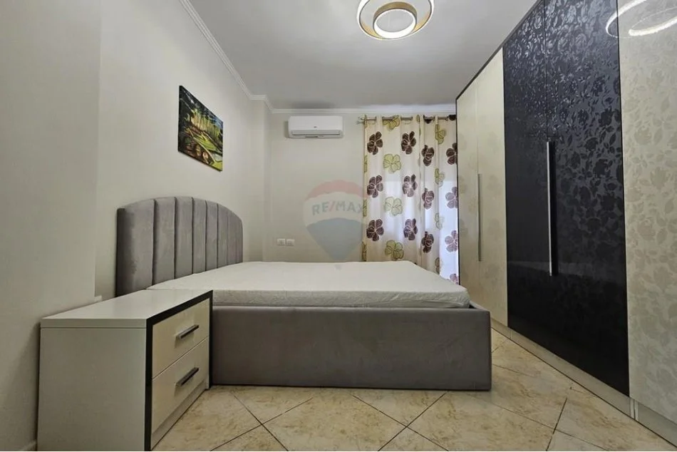 Tirane, jepet me qera apartament 2+1 , 800 € (Myslym Shyri)