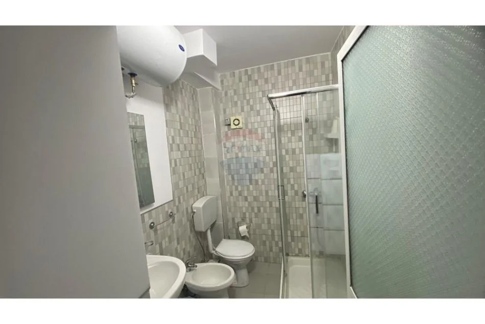 Tirane, jepet me qera apartament 1+1 Kati 2, 70 m² 600 € (21 Dhjetori)