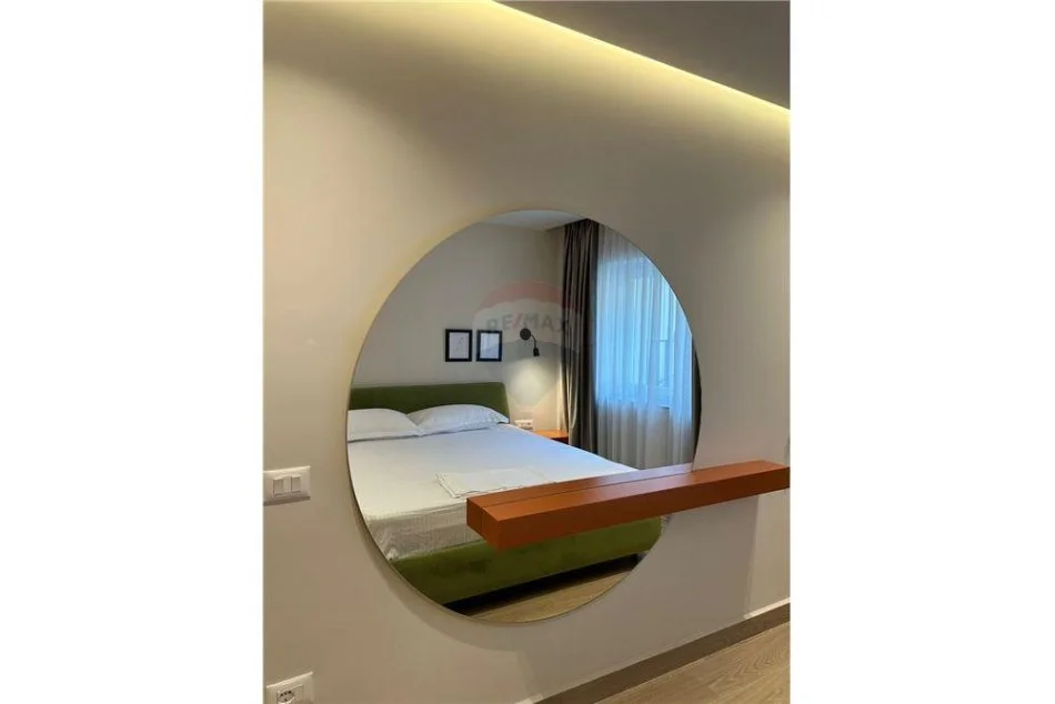 Tirane, jepet me qera apartament 1+1 , 550 € (Medreseja)
