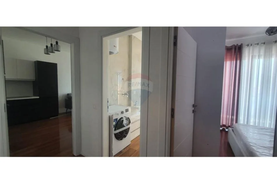 Tirane, jepet me qera apartament 1+1 , 550 € (Rruga e Dibres)