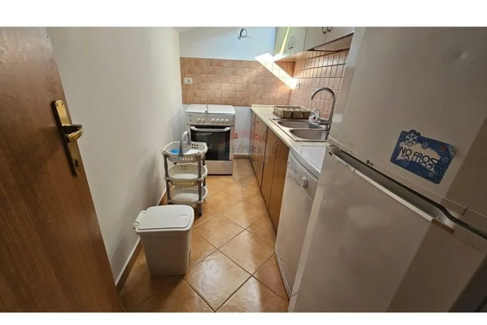Tirane, jepet me qera apartament 2+1 , 400 € (Brryli)