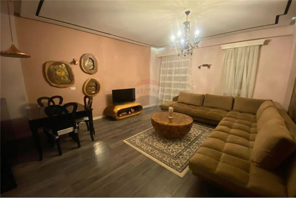 Tirane, jepet me qera apartament 2+1 Kati 7, 99 m² 700 € (Apartament 2+1 per qira tek Kontakti)