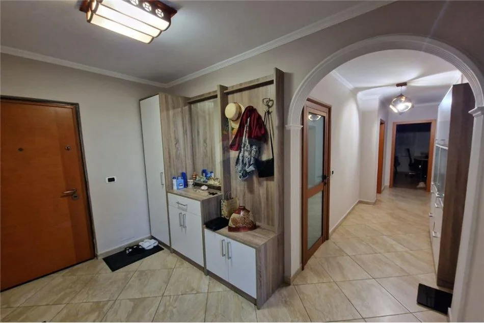Tirane, shitet apartament 2+1 Kati 3, 149.000 € (Rruga Mine Peza)