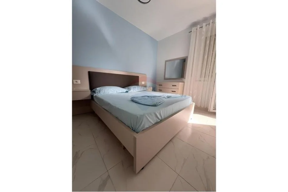 Tirane, jepet me qera apartament 1+1 , 66 m² 450 € (Spitali Amerikan 3)