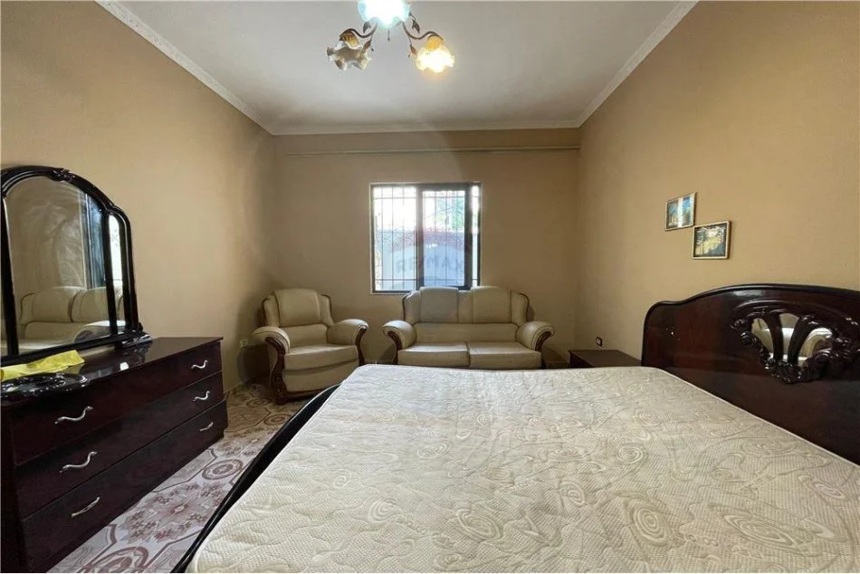 Tirane, jepet me qera apartament 2+1 Kati 1, 75 m² 400 € (Rruga Hysen Cino - Rruga e Elbasanit, Shqipëri)