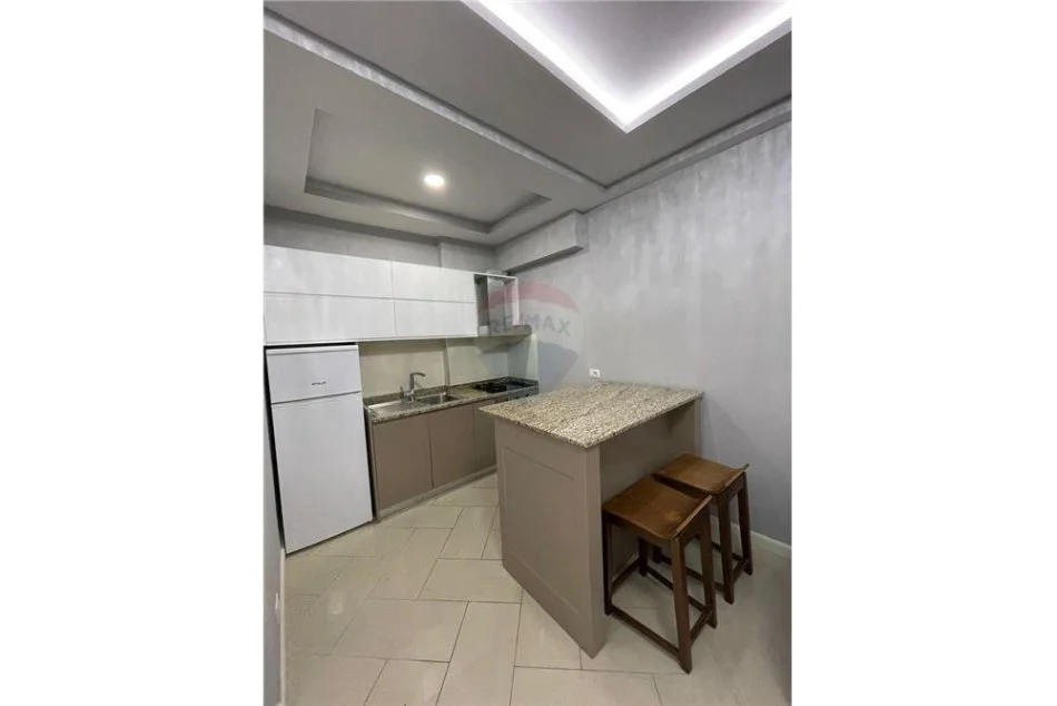 Vlore, jepet me qera apartament 1+1 , 65 m² 500 € (Uje i Ftoht)