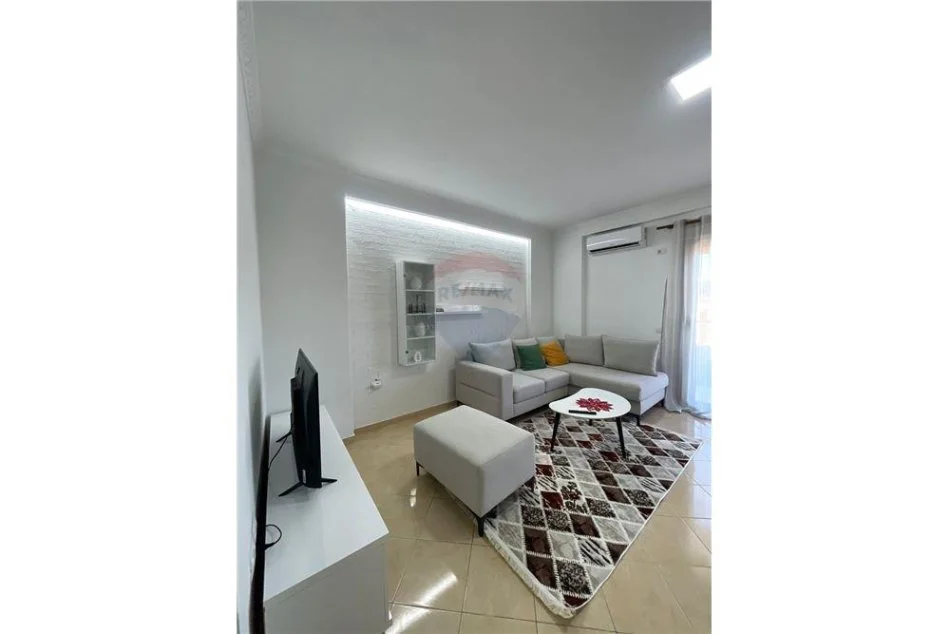 Vlore, jepet me qera apartament 2+1 Kati 9, 80 m² 370 € (Transballkanike)