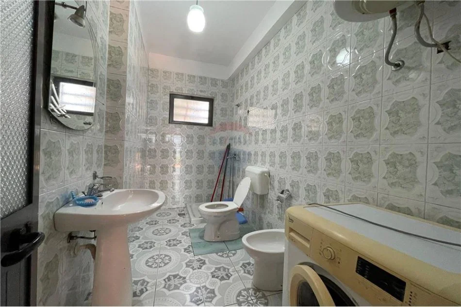 Tirane, jepet me qera apartament 2+1 , 400 € (Rruga e Elbasanit)