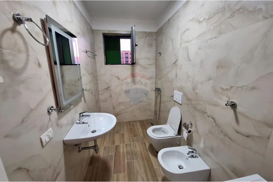 Tirane, jepet me qera 1+1 , 499 € (Astir)