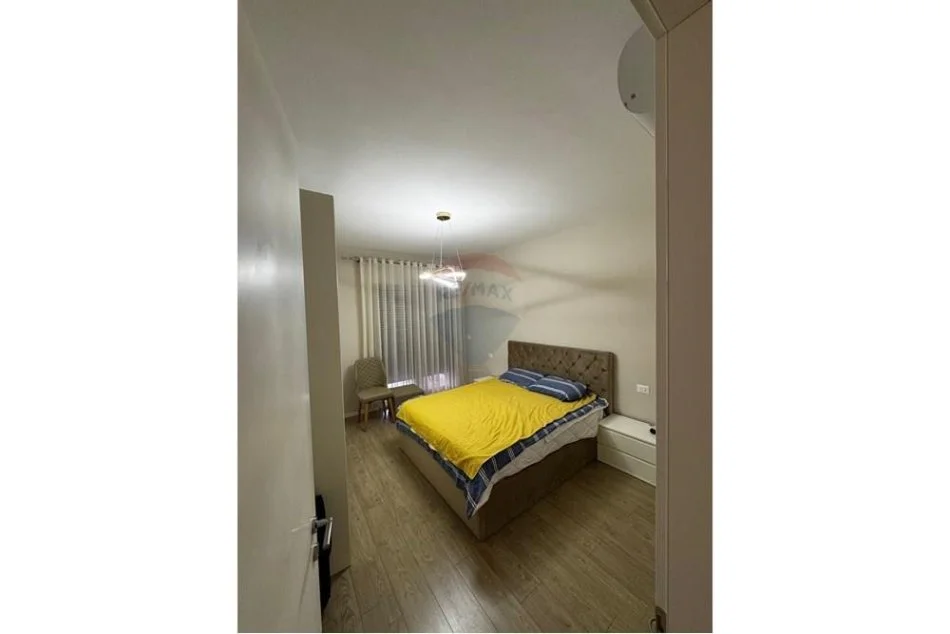 Tirane, jepet me qera apartament 1+1 , 74 m² 700 € (Kompleksi Delijorgji)