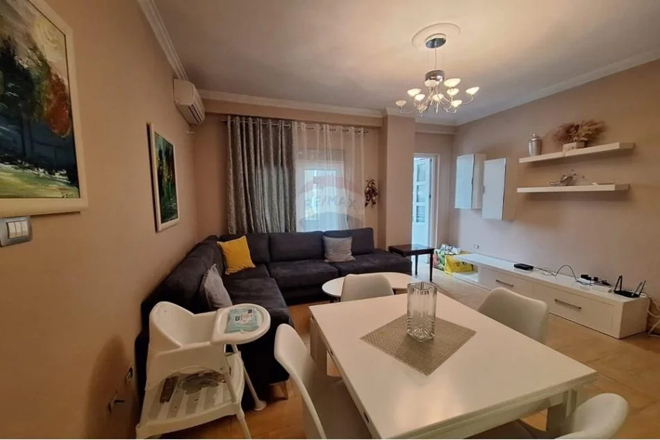 Tirane, jepet me qera apartament 2+1 , 100 m² 600 € (jordan misja)