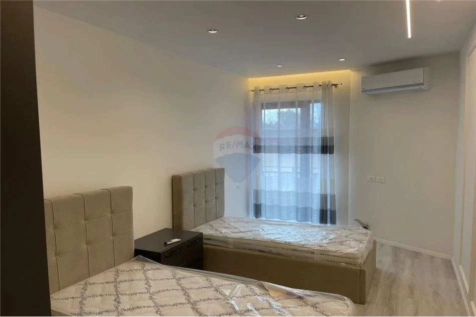 Tirane, shitet apartament 2+1 Kati 3, 127 m² (Kompleksi Arlis - Rruga e Dibrës - Farmacia 10)