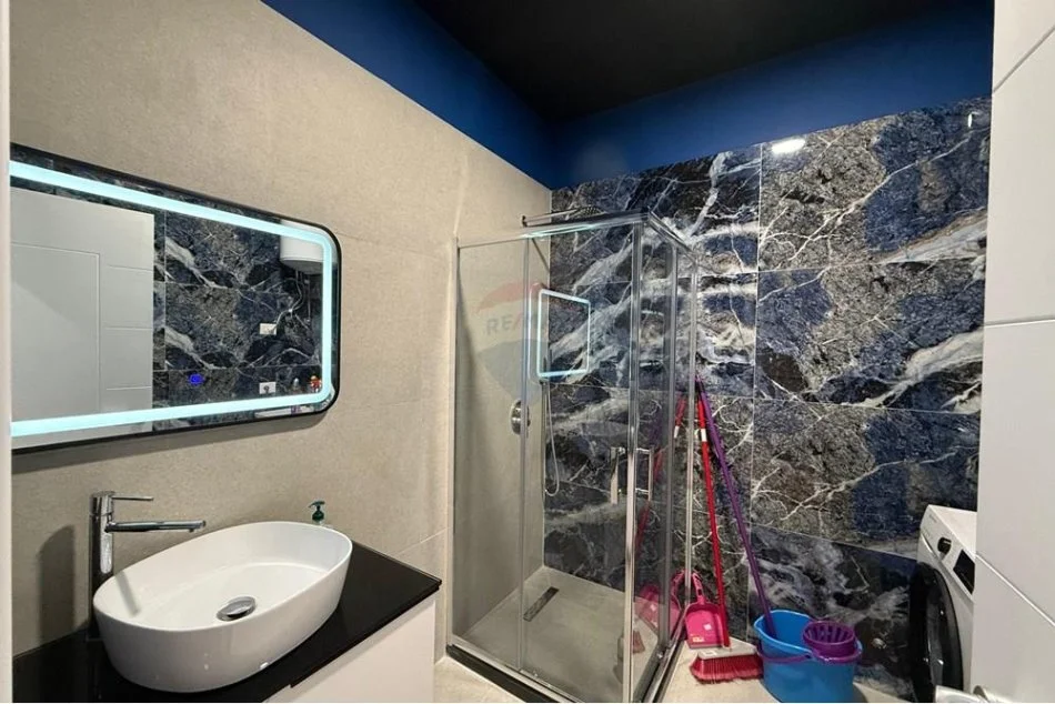 Tirane, jepet me qera apartament 2+1 , 84 m² 800 € (Komuna e Parisit,)