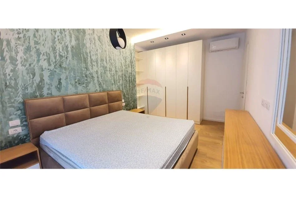 Tirane, jepet me qera apartament 1+1 Kati 5, 65 m² 800 € (Rruga e Barrikadave - Qendër,)