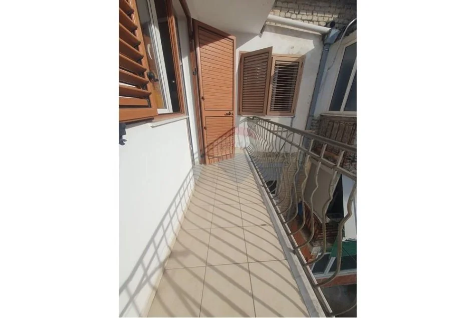 Tirane, jepet me qera apartament 3+1 Kati 5, 120 m² 550 € (Liceu Artistik - Drejtoria e Higjenës, Shqipëri)