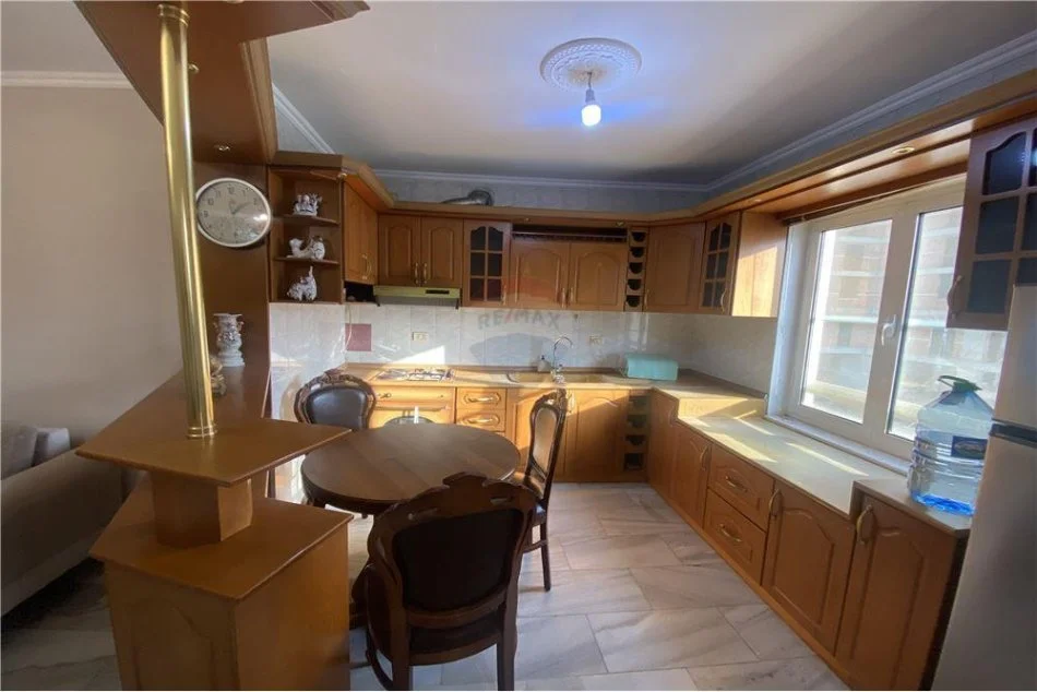 Tirane, jepet me qera 2+1 Kati 3, 93 m² 400 € (dritan hoxha - Laprakë, Shqipëri)