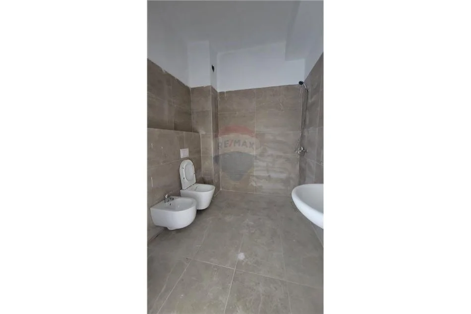 Tirane, shes apartament duplex 4+1 Kati 0, 208 m² 398.500 € (Rruga e Zallit - Rezidenca Kodra e Diellit, Shqipëri)