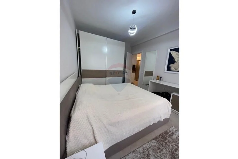 Tirane, jepet me qera apartament 2+1 Kati 3, 89 m² 700 € (Komuna e Parisit - Eleonora)