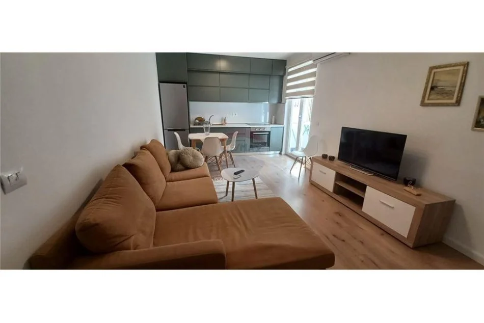 Tirane, jepet me qera apartament 1+1 Kati 3, 60 m² 700 € (Reshit Collaku - Shallvaret - Myslym Shyri -)