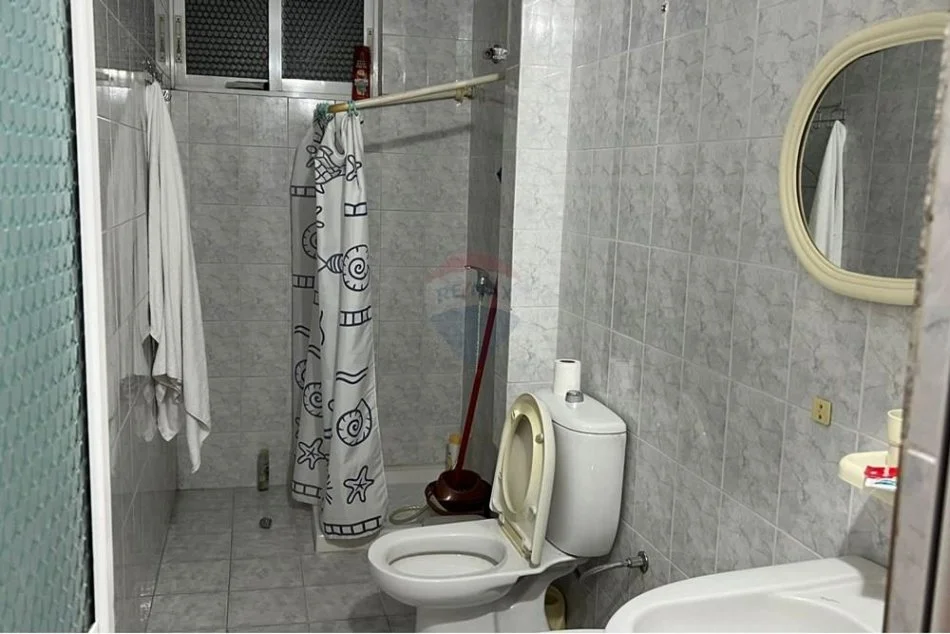 Tirane, jepet me qera apartament 3+1 Kati 3, 97 m² 600 € (perballe Hotel Colosseo - Rruga e Durrësit,)