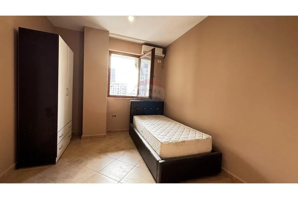 jepet me qera apartament 3+1 , 120 m² 800 € (Stacioni i Trenit)