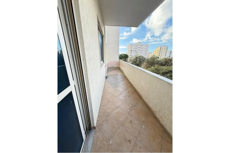 Durres, shitet apartament 1+1+Ballkon Kati 2, 81 m² 75.000 € (Shkembi i Kavajes)