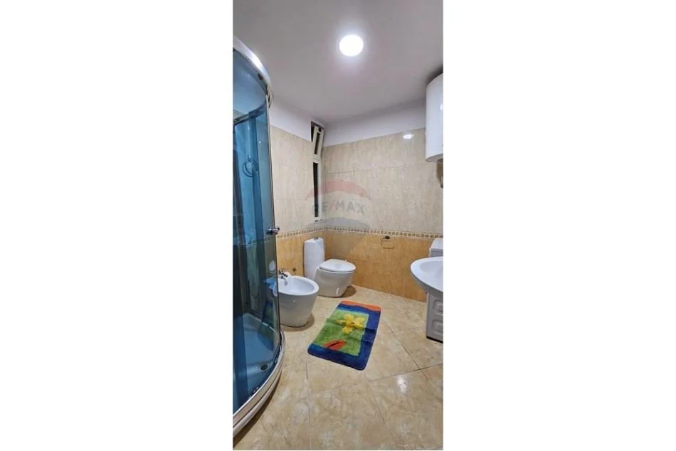 Tirane, jepet me qera apartament 1+1 Kati 8, 70 m² 600 € (myslym shyri)