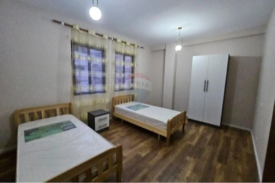 Tirane, jepet me qera apartament 1+1 Kati 4, 105 m² 750 € (Myslym Shyri)