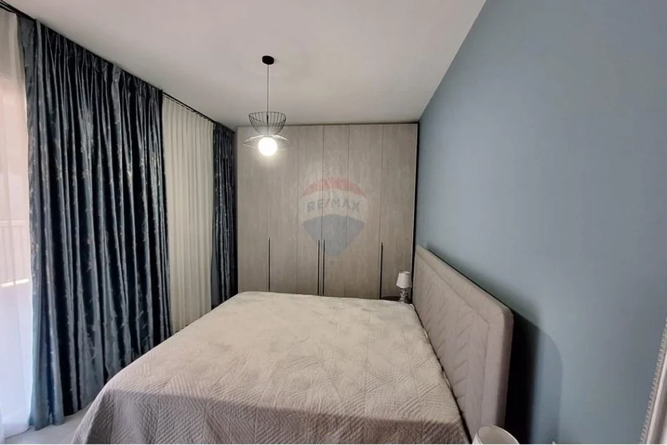 Tirane, jepet me qera apartament 2+1+Ballkon Kati 8, 100 m² 800 € (don bosko)