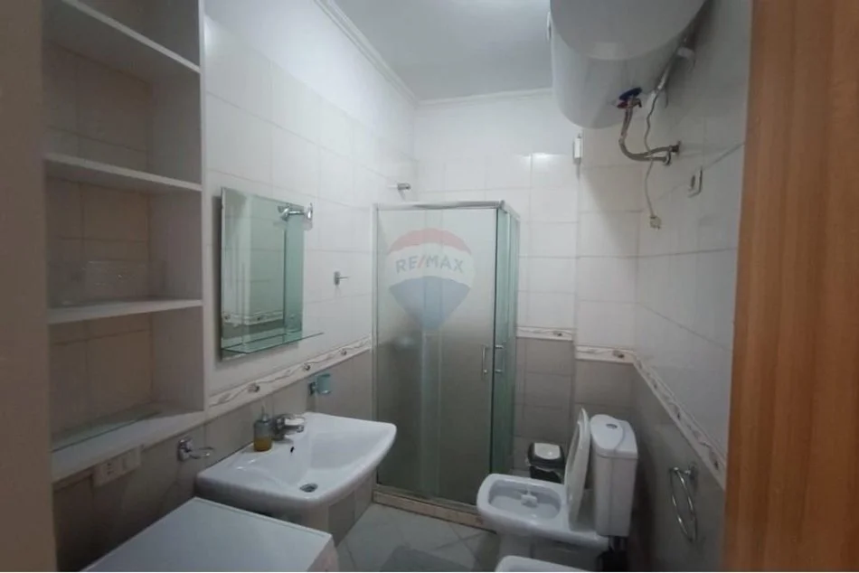 Tirane, jepet me qera apartament 1+1 Kati 3, 67 m² (rruga e barrikadave)