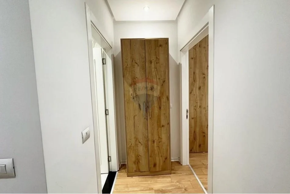 Tirane, jepet me qera apartament 1+1 Kati 3, 78 m² 700 € (rruga dibres)