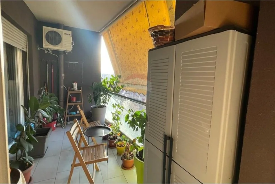 Tirane, jepet me qera apartament 1+1 , 70 m² (Ali Demi)