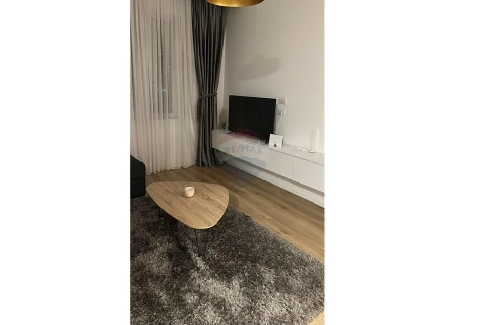 Tirane, jepet me qera apartament 1+1 , 70 m² 550 € (5 Maj)